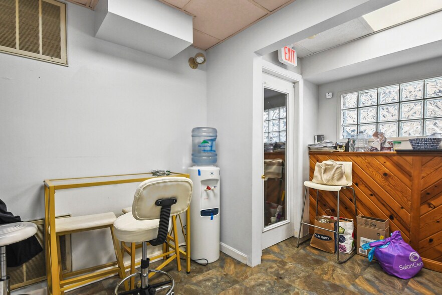 More Photos Of 194 Rockdale Ave, New Bedford Freestanding For Sale