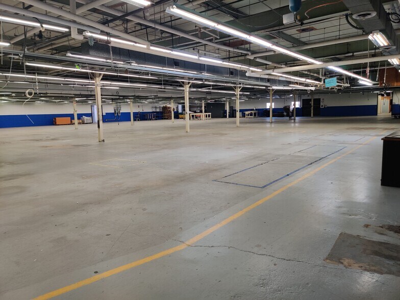 More Photos Of 120 S Church Ave, Garland Manufacturing For Lease