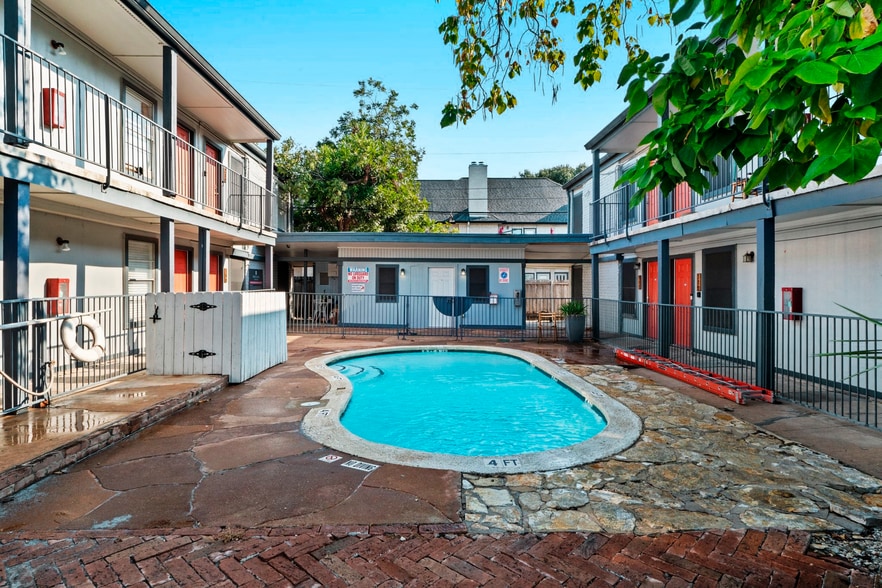 More Photos Of 1501 Kinney Ave, Austin Apartments For Sale