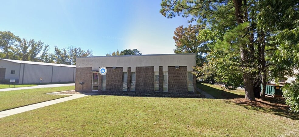 More Photos Of 888 Norfolk Sq, Norfolk Light Manufacturing For Lease