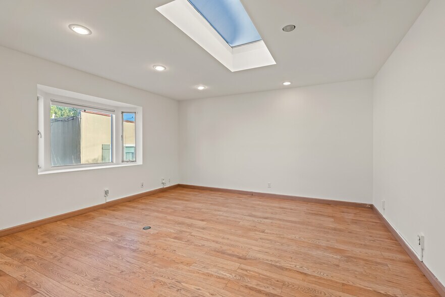 More Photos Of 2951-2953 Lincoln Blvd, Santa Monica Loft Creative Space For Sale