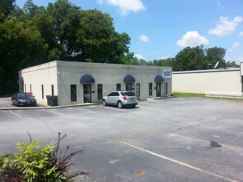 Primary Photo Of 444 Hampton Ave, Pickens Storefront Retail Office For Lease