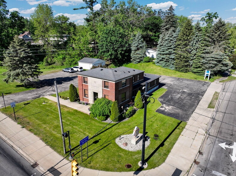 More Photos Of 1104 S Mitchell St, Cadillac Office For Sale