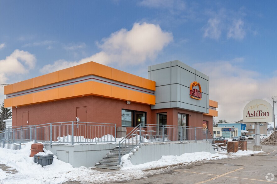 Primary Photo Of 2301 Boul Guillaume-Couture, Lévis Fast Food For Sale