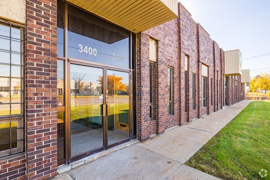 More Photos Of 1420-1490 Rue Beaulac, Saint-Laurent Light Distribution For Lease