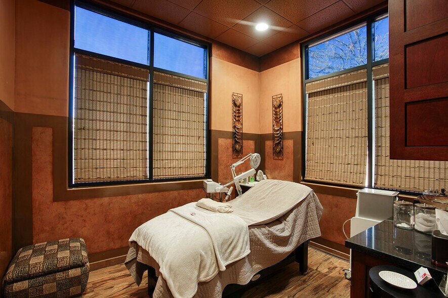 More Photos Of 1635 N Greenfield Rd, Mesa Medical For Lease