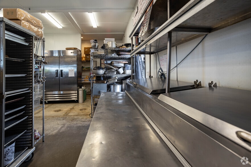 More Photos Of 7147 Lake Bluff Rd, Wolcott Restaurant For Sale