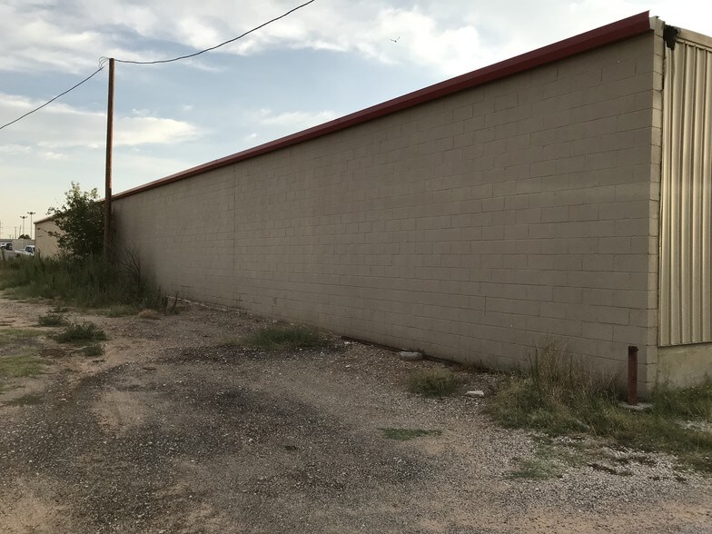 More Photos Of 1720 E 7th St, Odessa Industrial For Lease