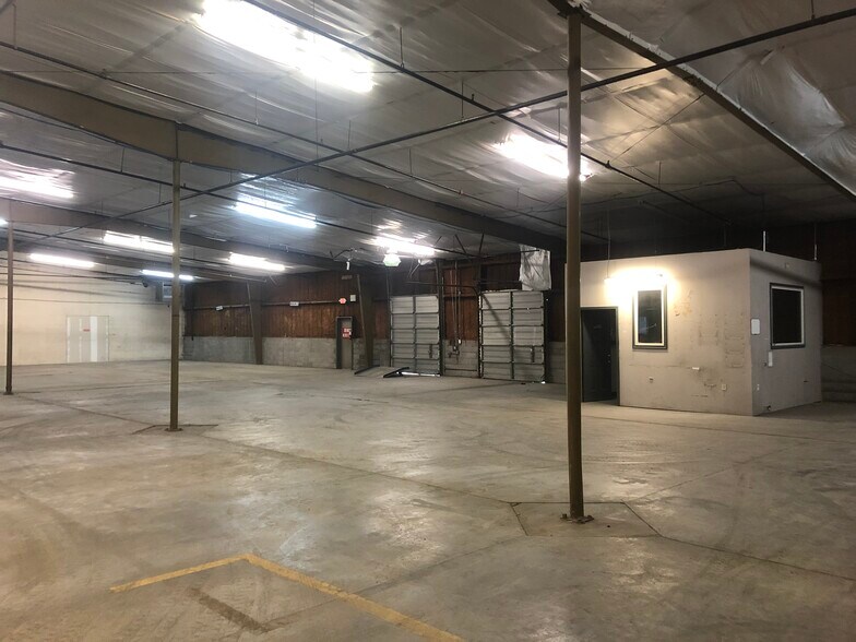 More Photos Of 5227 Middlebrook Pike, Knoxville Light Distribution For Lease