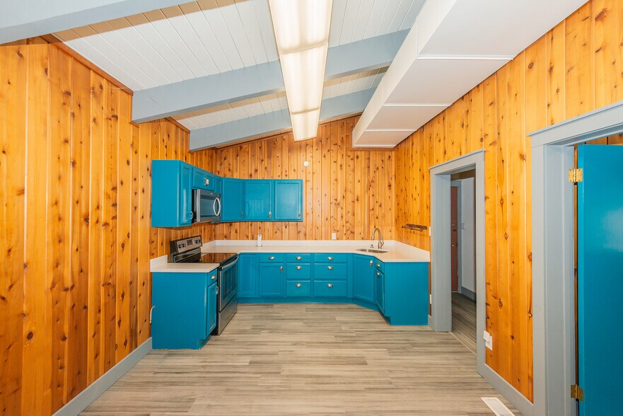More Photos Of 30890 CA-3, Weaverville Office For Sale