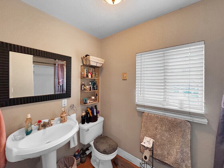 More Photos Of 7736 Sugar Dr, Huntington Beach Apartments For Sale