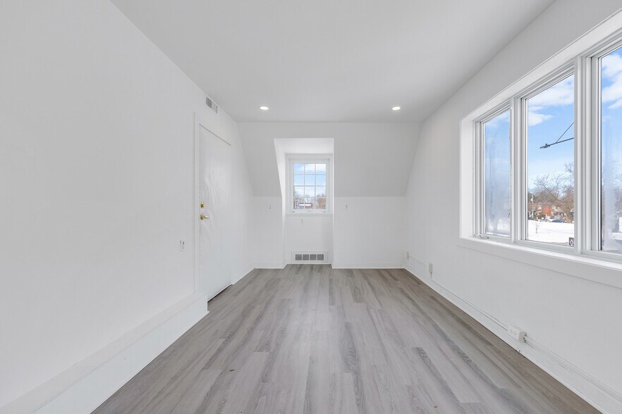 More Photos Of 5870 Rue Sherbrooke E, Montréal Office For Lease