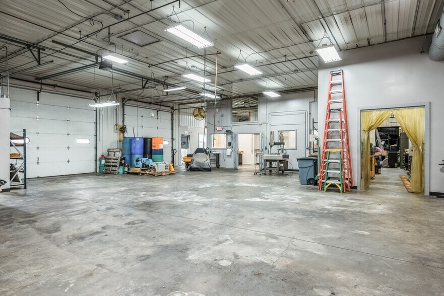 More Photos Of 114 Thomas Cir, Monticello Warehouse For Lease