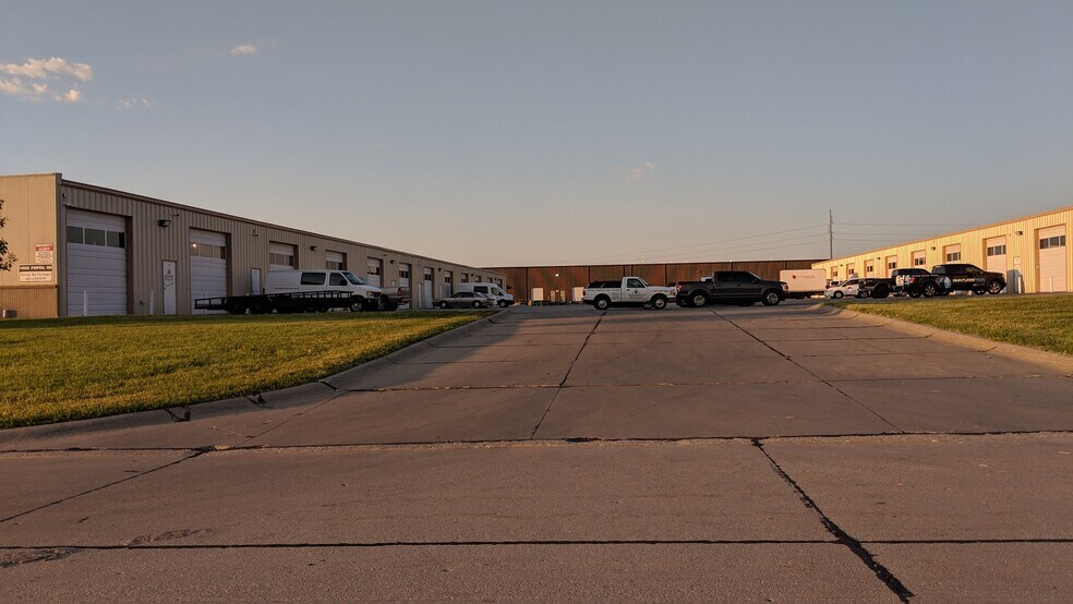 More Photos Of 11529-11531 Portal Rd, La Vista Warehouse For Lease
