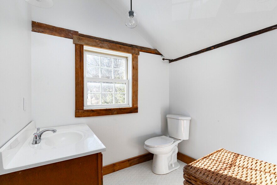 More Photos Of 2404 Salt Point Tpke, Clinton Corners Office For Lease