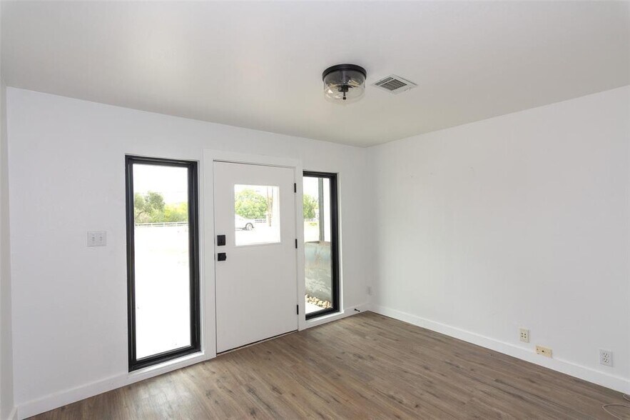 More Photos Of 27320 Ranch Road 12, Dripping Springs Office For Sale