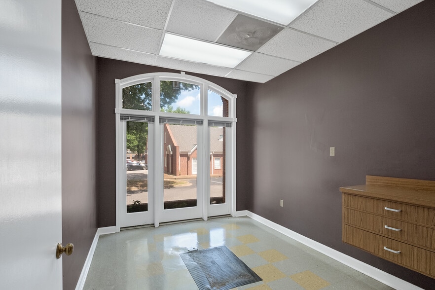 More Photos Of 6575 Stage Rd, Bartlett Office For Lease