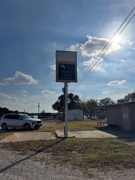 More Photos Of 1300 Liberty School Rd, Azle General Retail For Lease