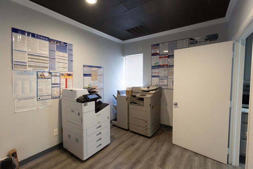 More Photos Of 706 Springdale Rd, Bedford Office For Sale