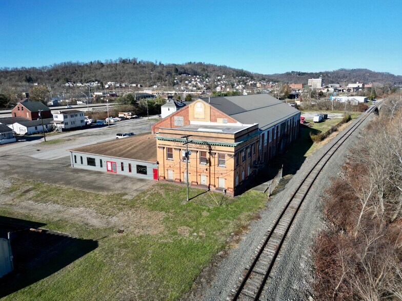 More Photos Of 2200 Union St, Bellaire Warehouse For Sale
