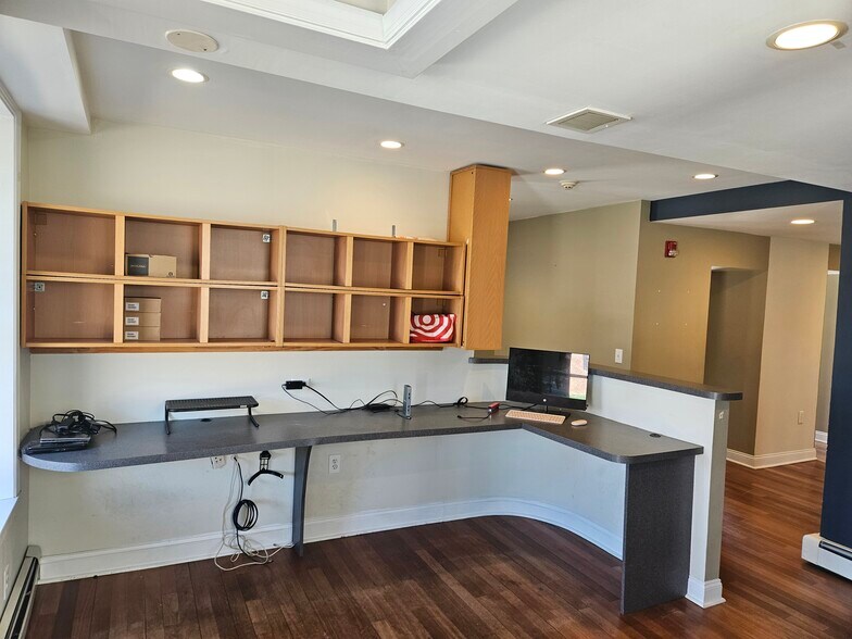 More Photos Of 606 Germantown Pike, Lafayette Hill Office For Sale