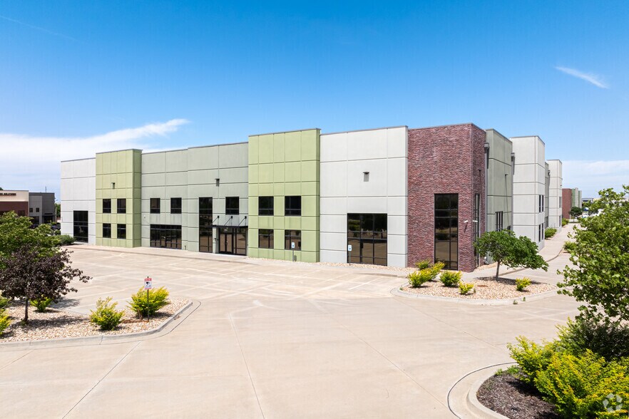 Primary Photo Of 2620 NE McBaine Dr, Lee's Summit Warehouse For Lease