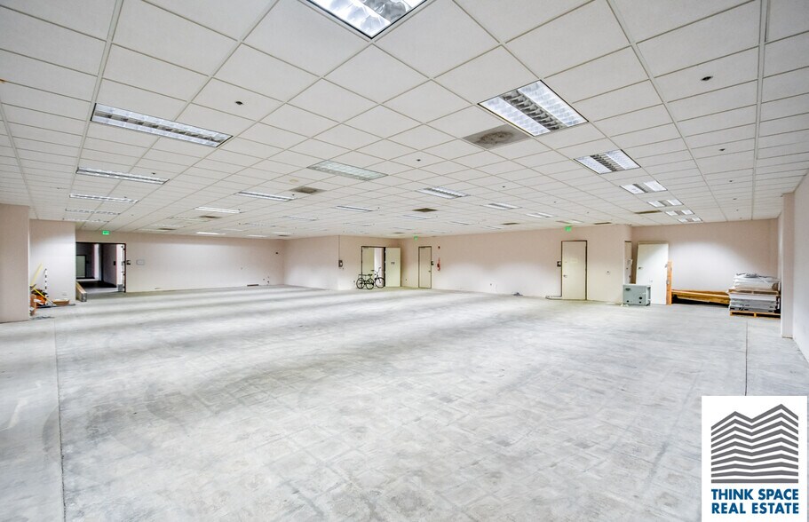 More Photos Of 9419 Mason Ave, Chatsworth Manufacturing For Lease