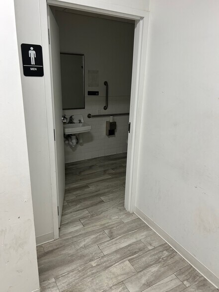 More Photos Of 615 Main St, Cincinnati Loft Creative Space For Lease