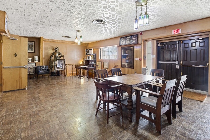 More Photos Of 81 Sprague St, Portsmouth Specialty For Sale