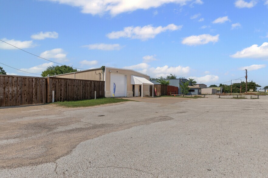 More Photos Of 4715 Turner Warnell Rd, Arlington Warehouse For Sale