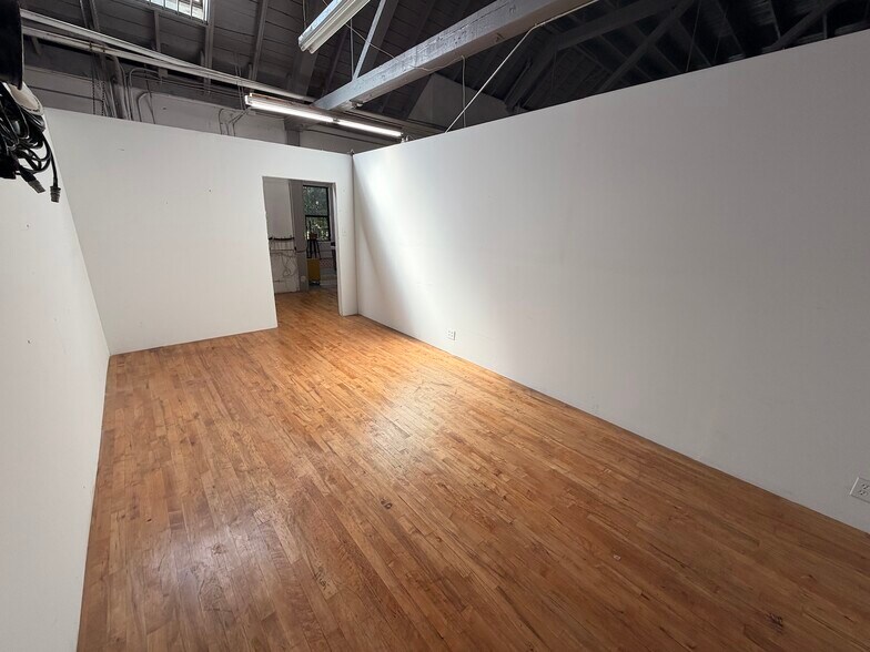 More Photos Of 955 Venice Blvd, Los Angeles Service For Lease