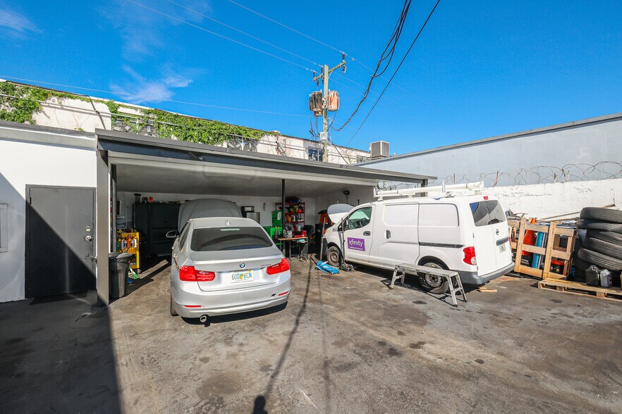 More Photos Of 4980 E 10th Ct, Hialeah Warehouse For Sale