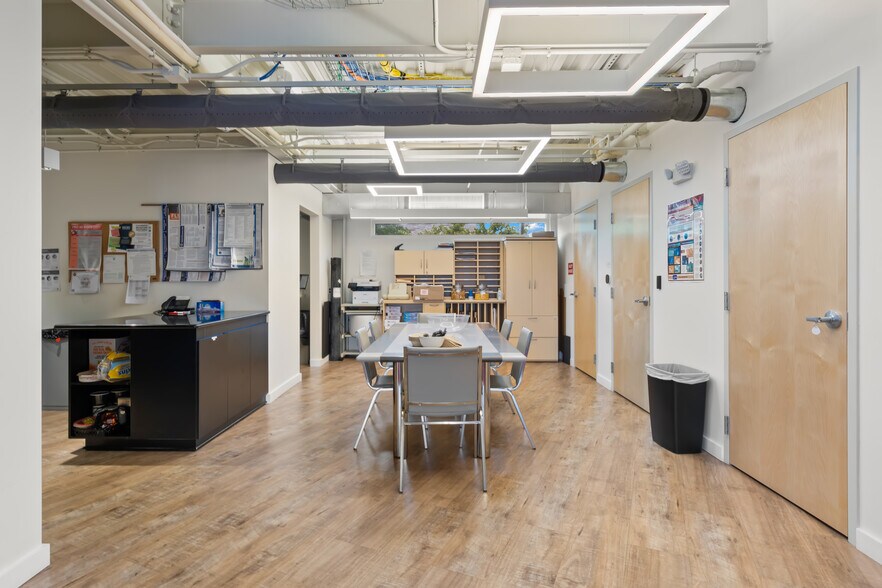 More Photos Of 2714 Dr Martin Luther King St, Saint Petersburg Office For Lease