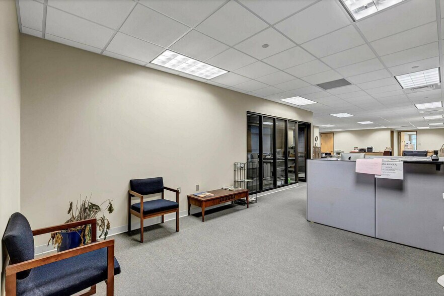 More Photos Of 575 Oak Ridge Tpke, Oak Ridge Medical For Sale