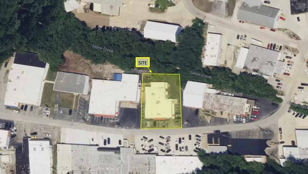 More Photos Of 1427 W Lark Industrial Dr, Fenton Distribution For Lease