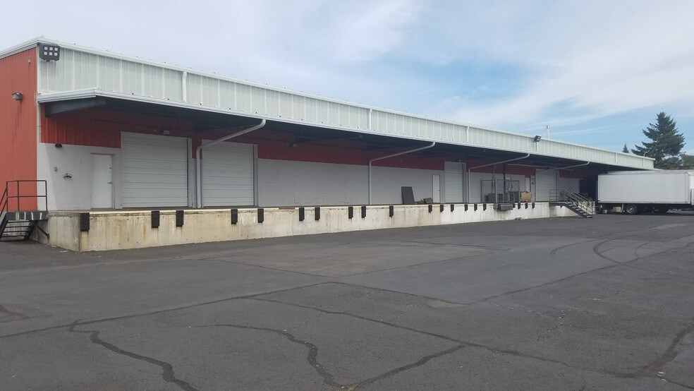 More Photos Of 841 3rd Ave, Longview Freestanding For Lease