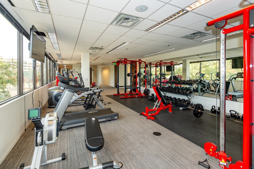 More Photos Of 104 Decker Ct, Irving Unknown For Lease