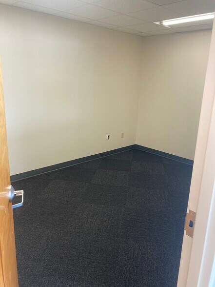 More Photos Of 1888-1890 N Market St, Frederick Office For Lease