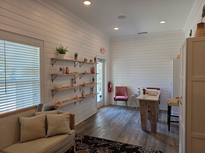 More Photos Of 23 Plantation Park Dr, Bluffton Office For Sale
