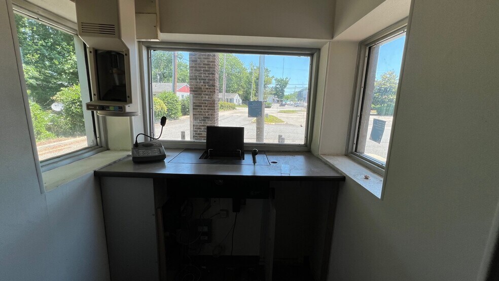 More Photos Of 1533 E Pembroke Ave, Hampton Drugstore For Lease