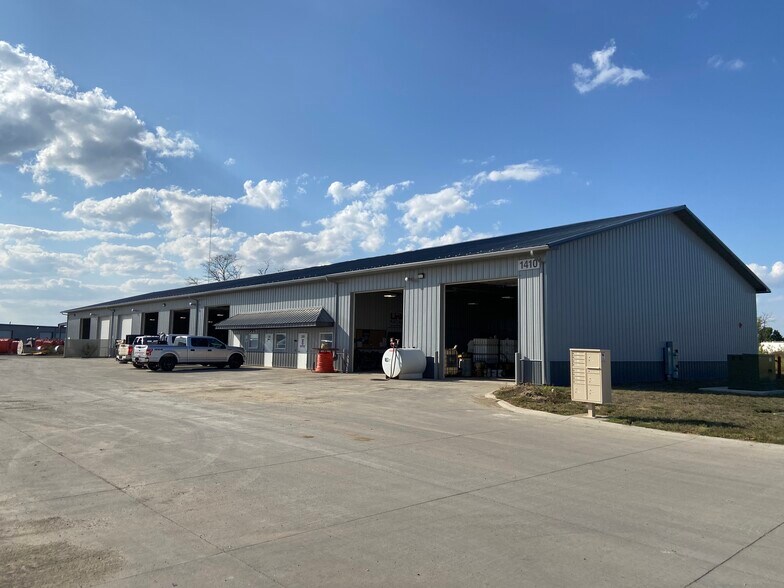 More Photos Of 1410 Industrial Ave, Hiawatha Flex For Lease