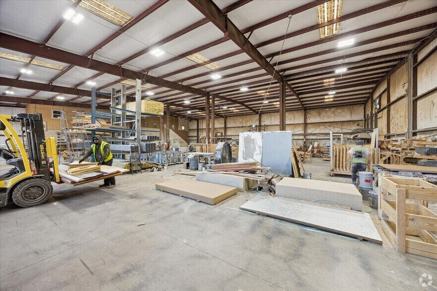 More Photos Of 16806 I-35 S, Buda Showroom For Lease