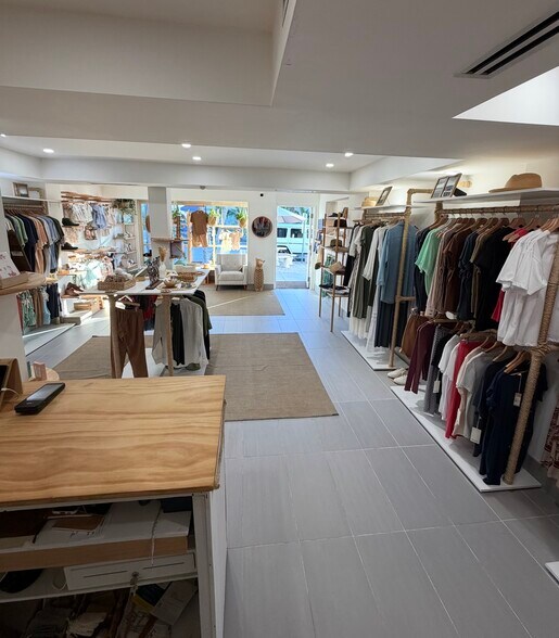 More Photos Of 21 Fillmore Dr, Sarasota Storefront For Lease