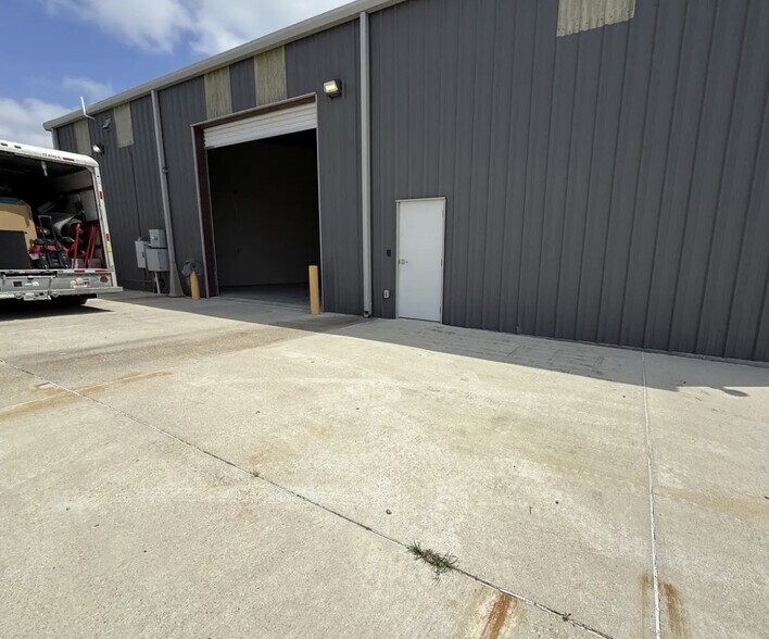 More Photos Of 445 W Eastbank Dr, Gonzales Industrial For Lease