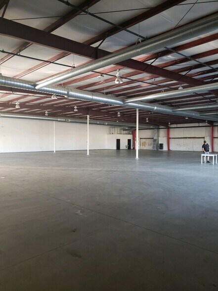 More Photos Of 1905 Central Pky, Decatur Showroom For Lease