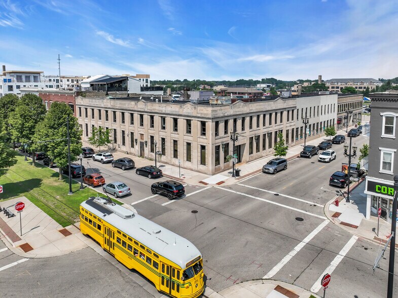 Primary Photo Of 5522 6th Ave, Kenosha Restaurant For Sale