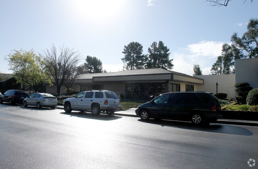 More Photos Of 8 Commercial Blvd, Novato Industrial For Lease