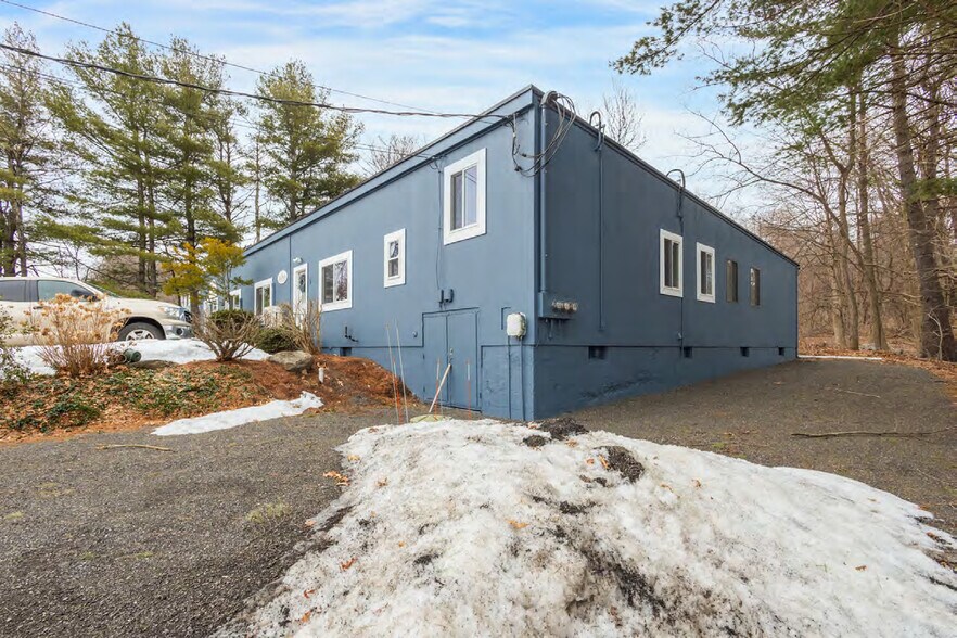 More Photos Of 5 Pond Rd, Harvard Flex For Sale