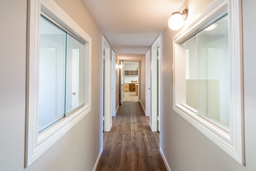 More Photos Of 200 Kings Way, Del Rio Office For Sale