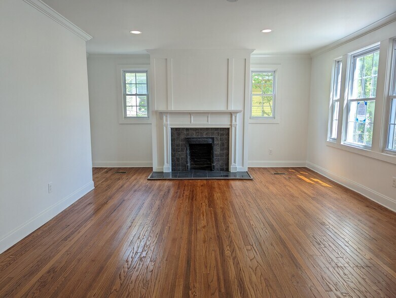 More Photos Of 9 East Ave, Greenville Office Residential For Sale